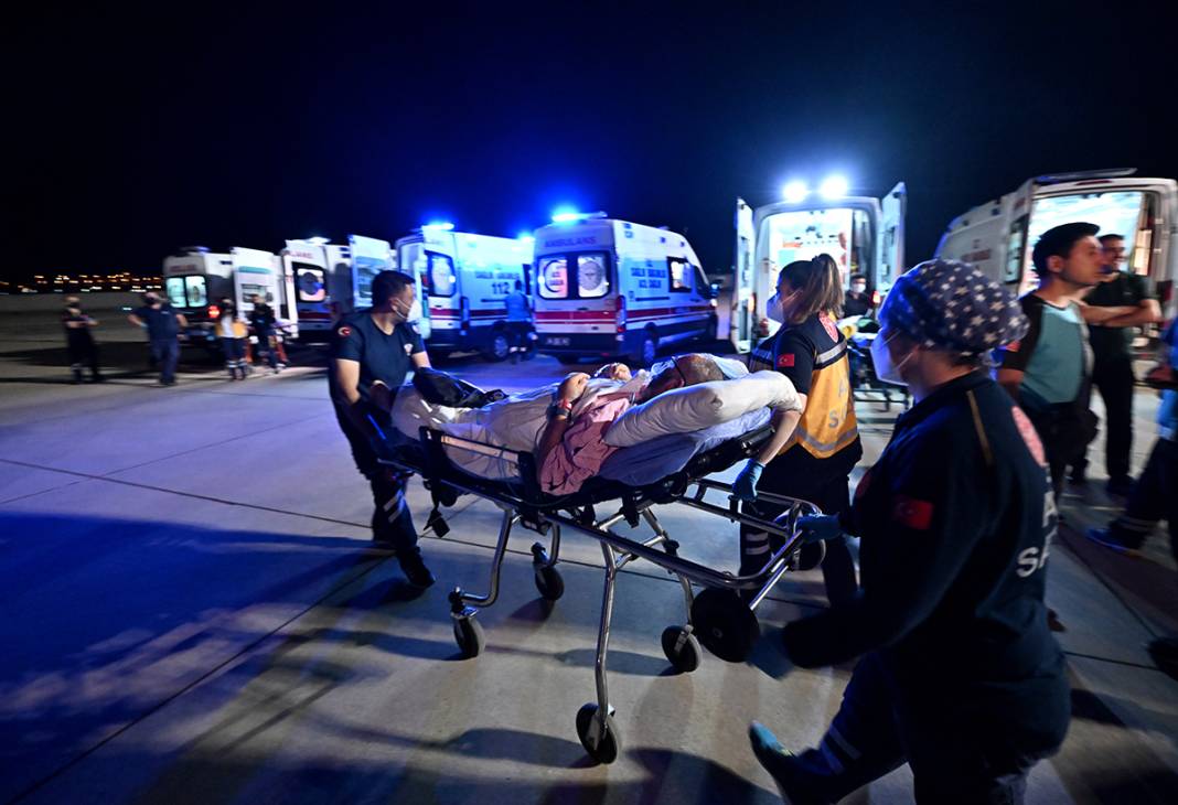 Hacda sağlık sorunları yaşayan 13 kişi Türkiye'ye getirildi 20